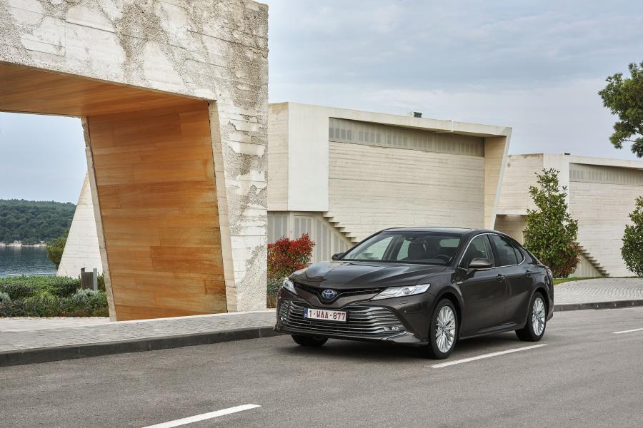  Toyota Camry Hybrid 2019 года  (EU) (фото 39 из 45)